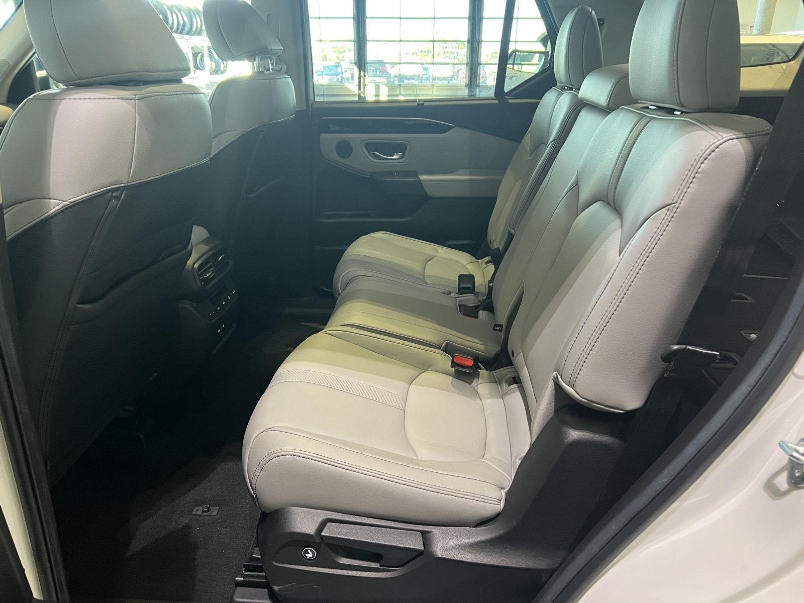 Used 2024 Platinum White Pearl Honda Touring image 10
