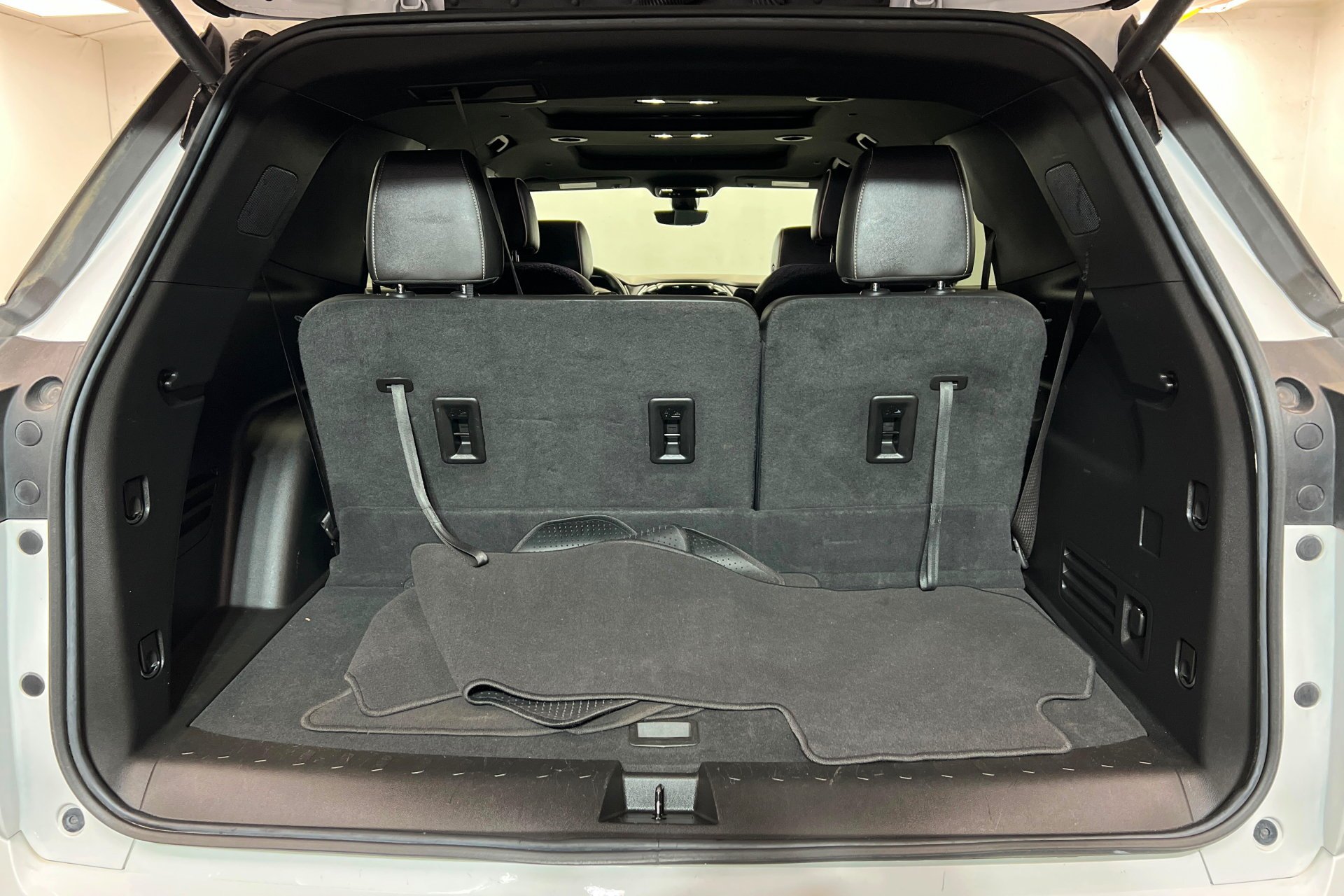 Used 2023 Summit White Chevrolet Premier image 24