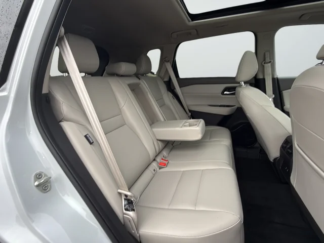 Used 2025 White Nissan SV image 25