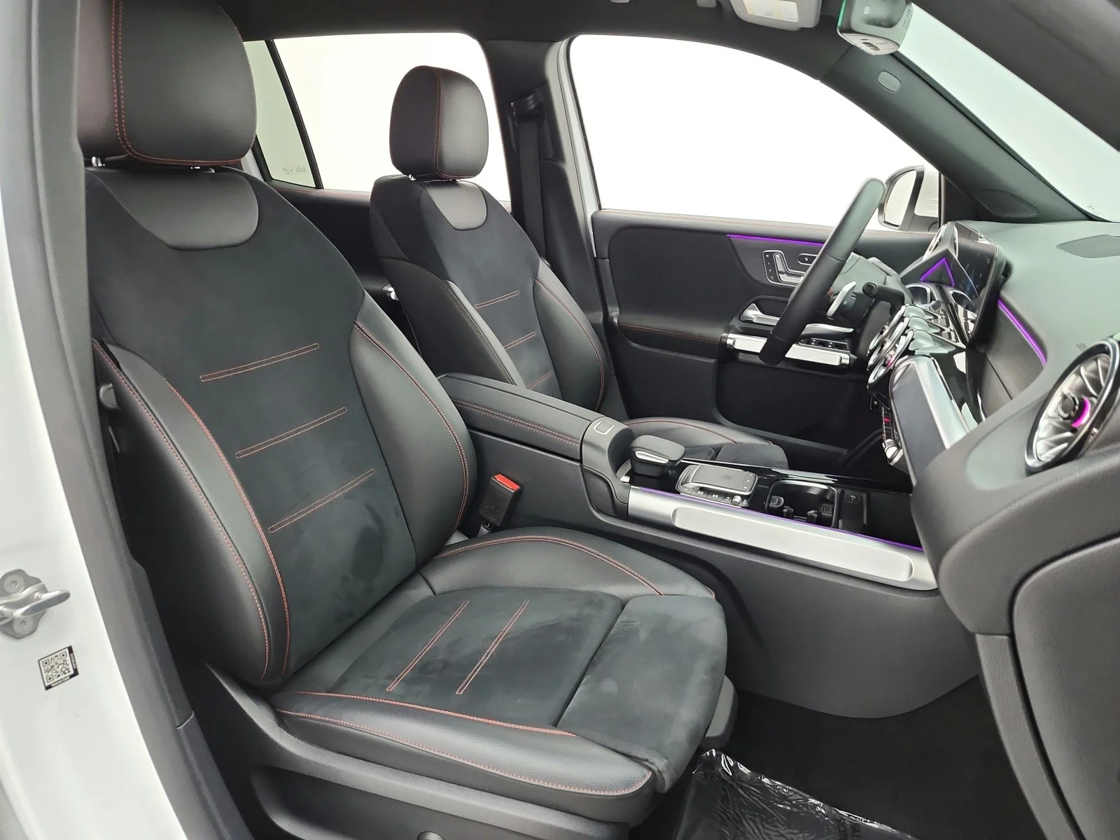 Used 2022 Polar White Mercedes-Benz GLB 250 SUV image 17