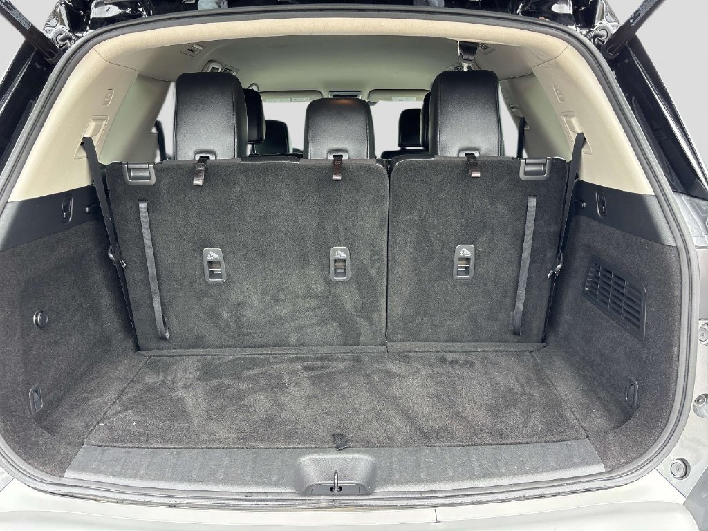 Used 2023 Gray Nissan SL image 13