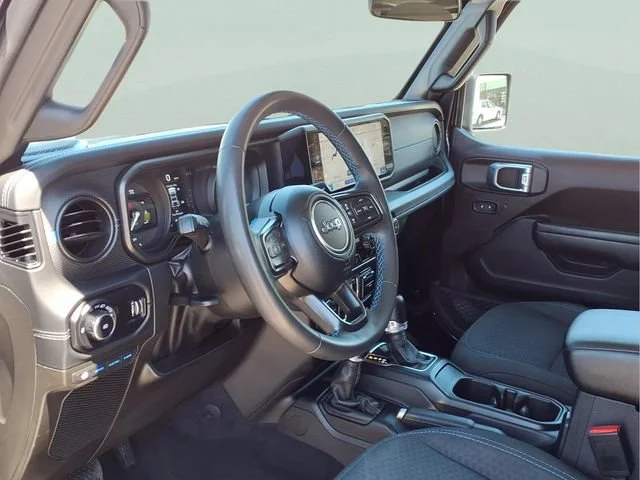 Used 2024  Jeep Rubicon image 19
