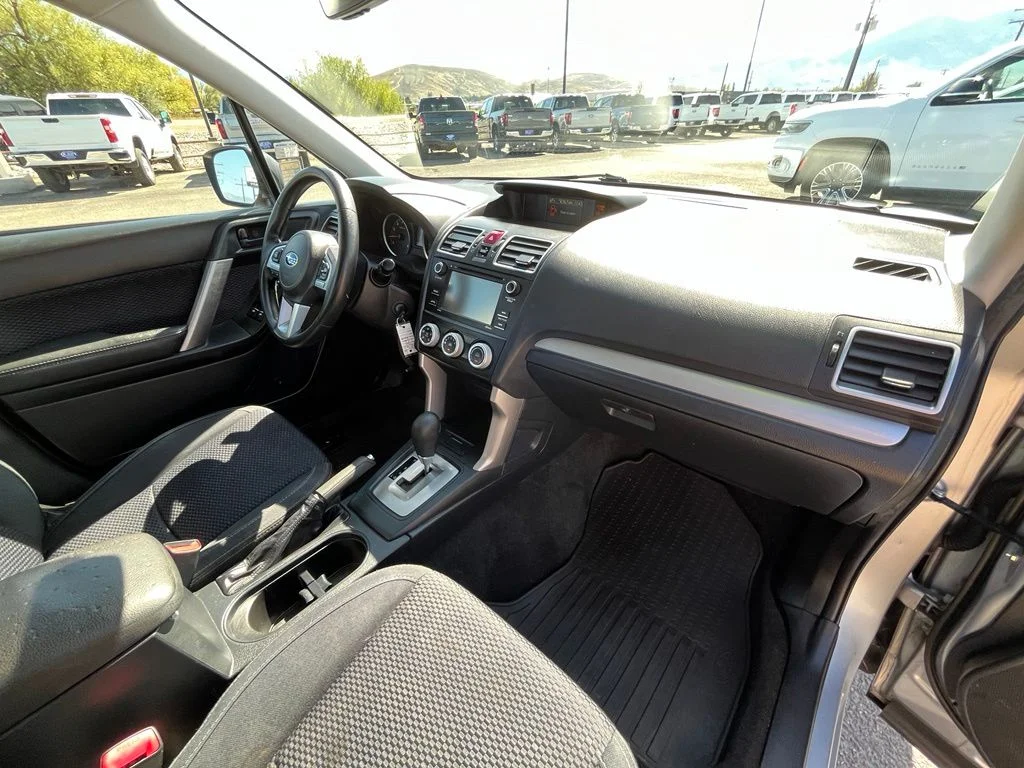 Used 2018 Silver Subaru 2.5i image 19