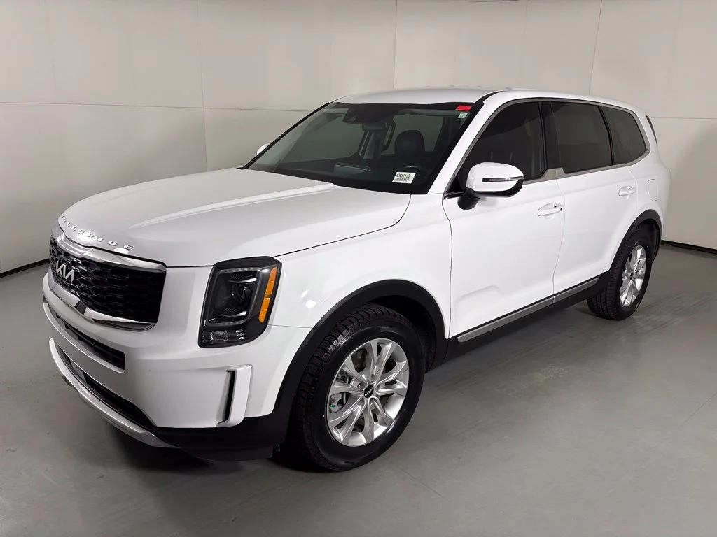 Used 2022 White Kia LX image 4