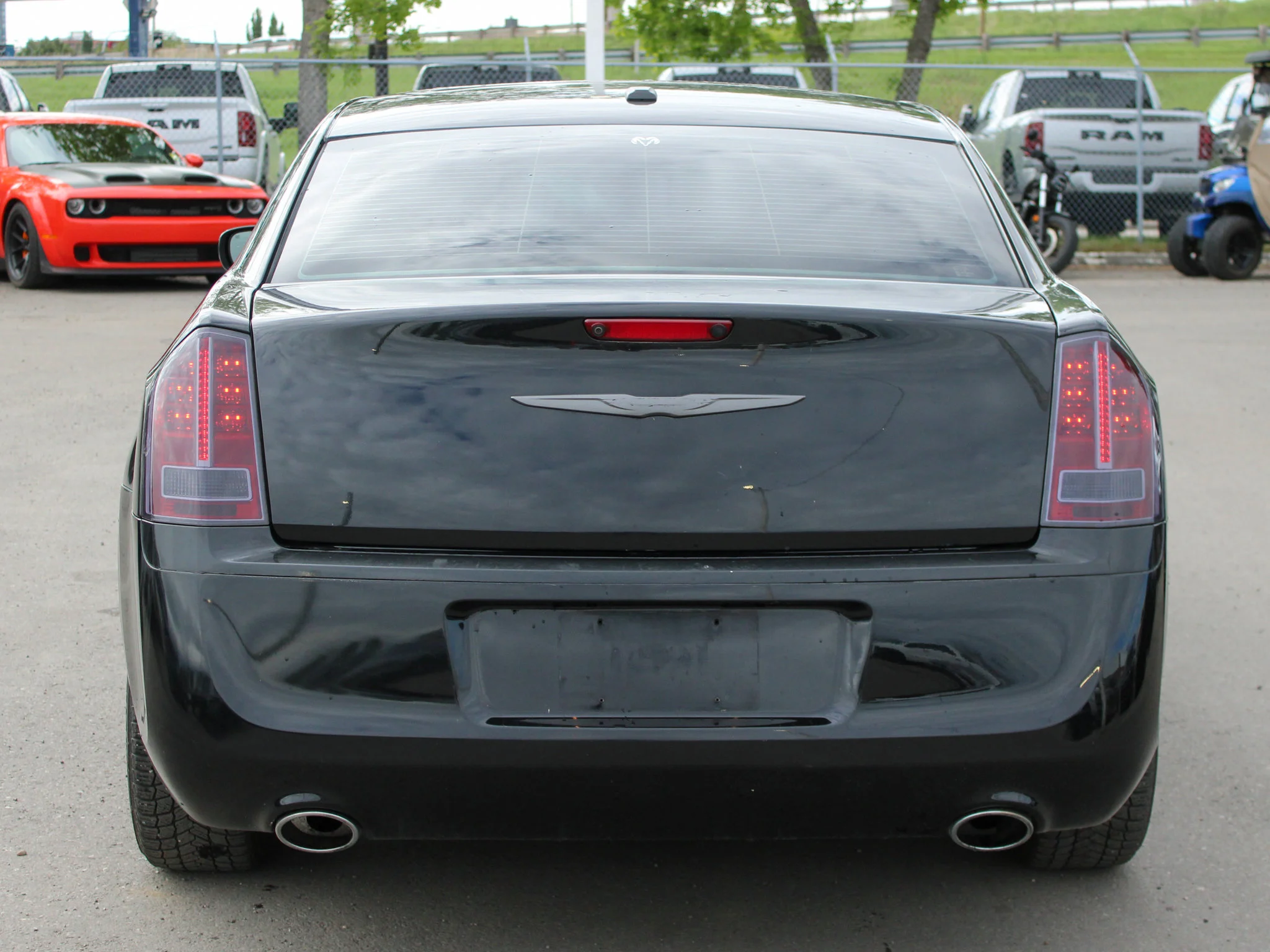Used 2013 Black Chrysler 300C * Mechanics Special | HEMI V8 | Alpine | Panoramic Sunroof | Heated/Vented Seats | Remote Start image 10