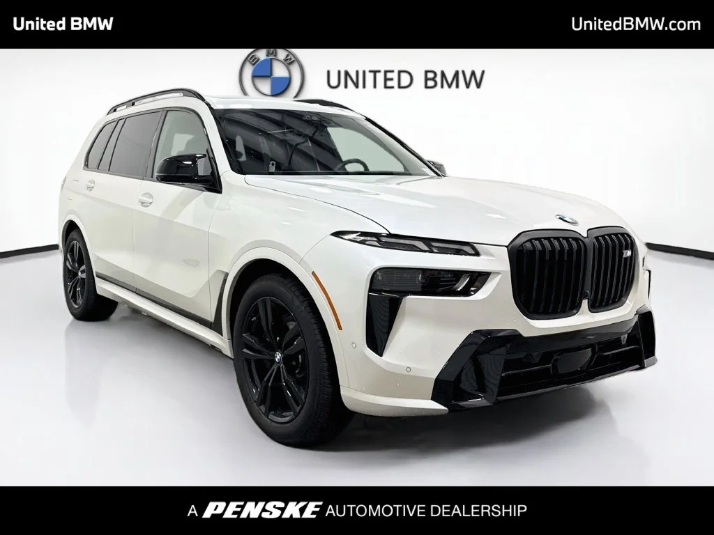 New 2026 White Metallic BMW M60i image 3