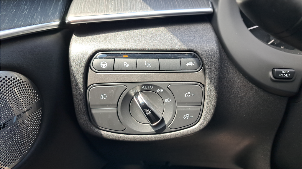 Used 2022 White INFINITI SENSORY image 41