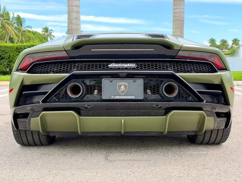 Used 2022 Green Lamborghini  image 8