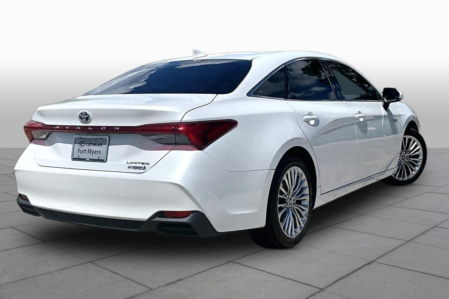 Used 2019 Wind Chill Pearl Toyota Hybrid Limited image 13