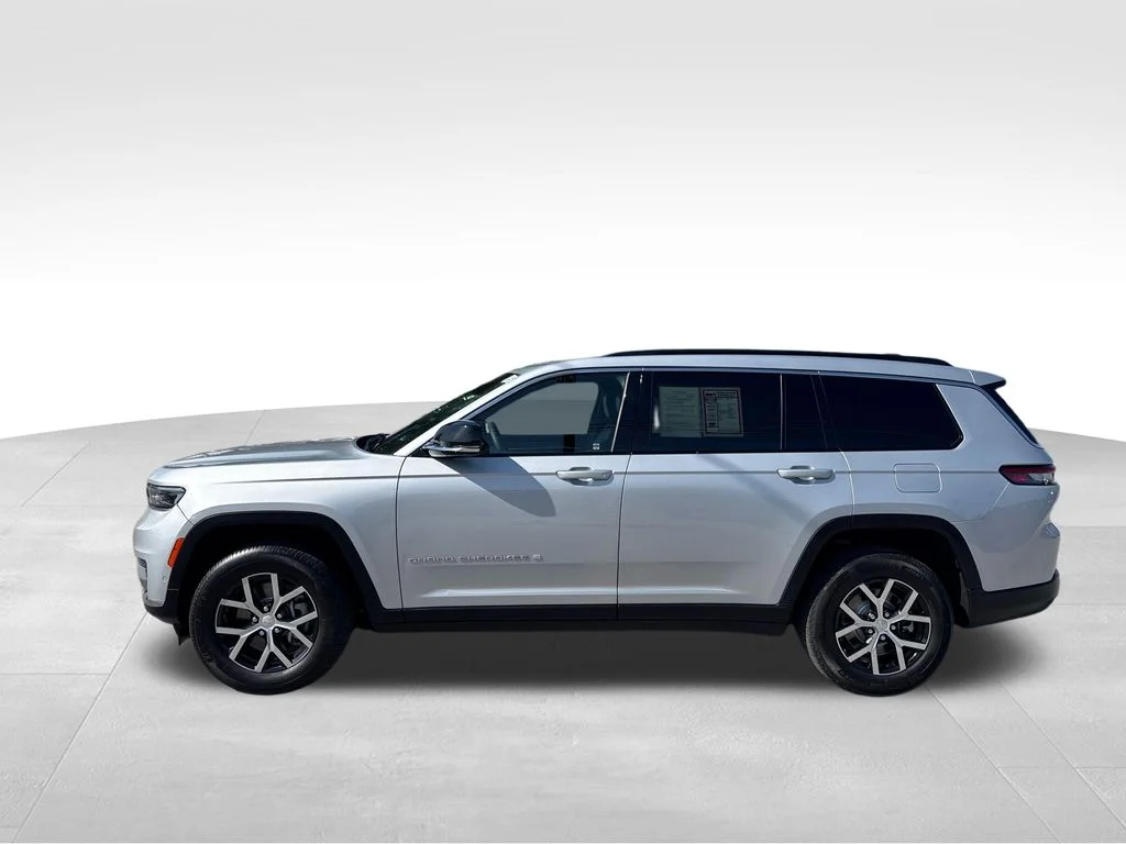 Used 2024 Silver Jeep Limited image 3