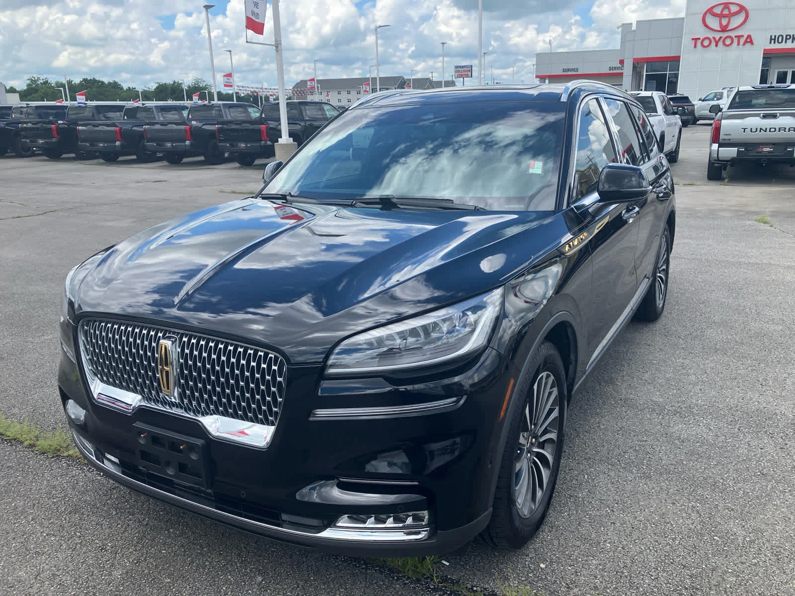 Used 2020 Infinite Black Metallic Lincoln Reserve image 3