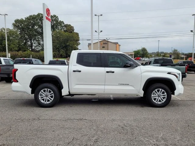 2025 Toyota Tundra SR5 - Photo 8