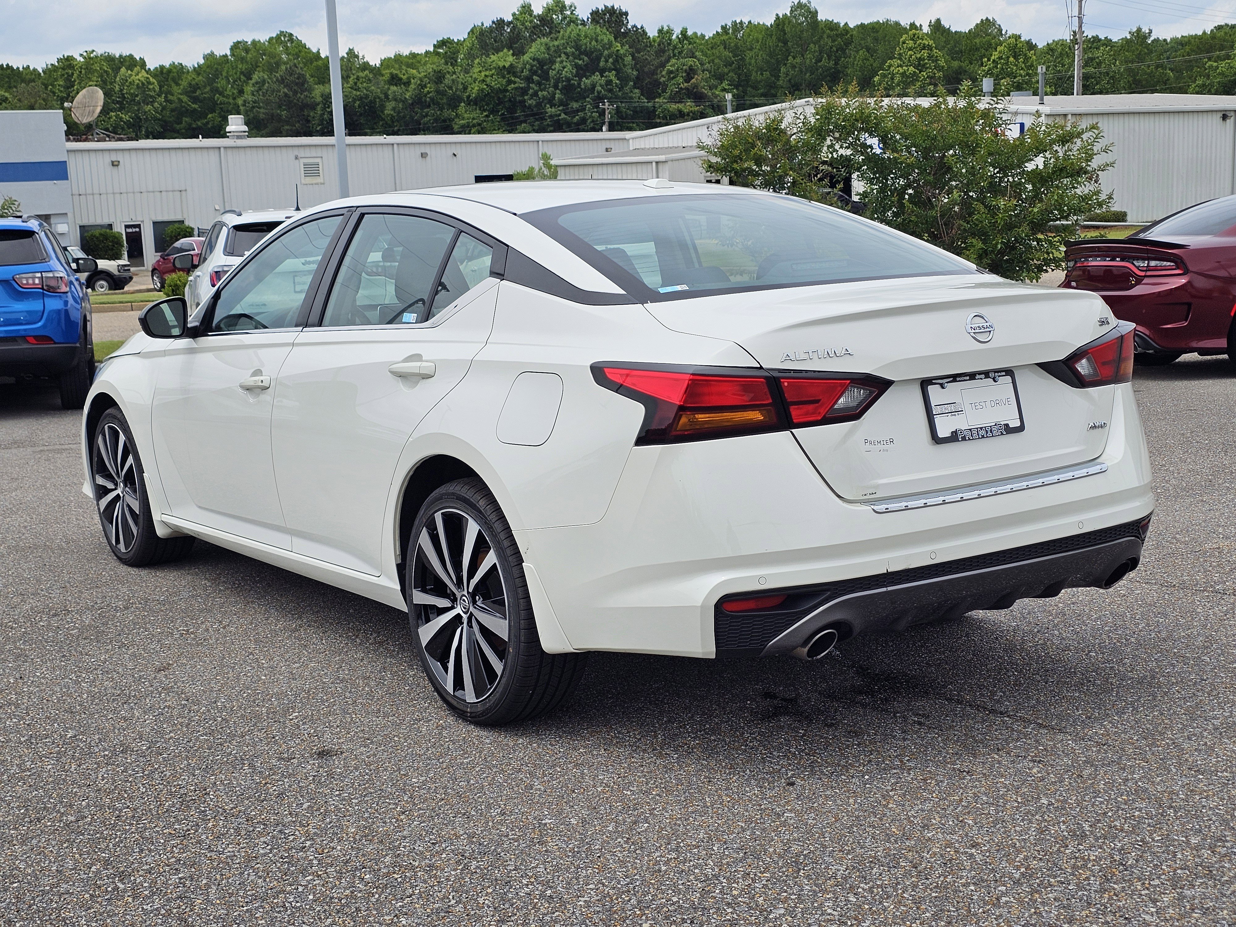 Used 2021 Pearl White Tricoat Nissan 2.5 SR image 12