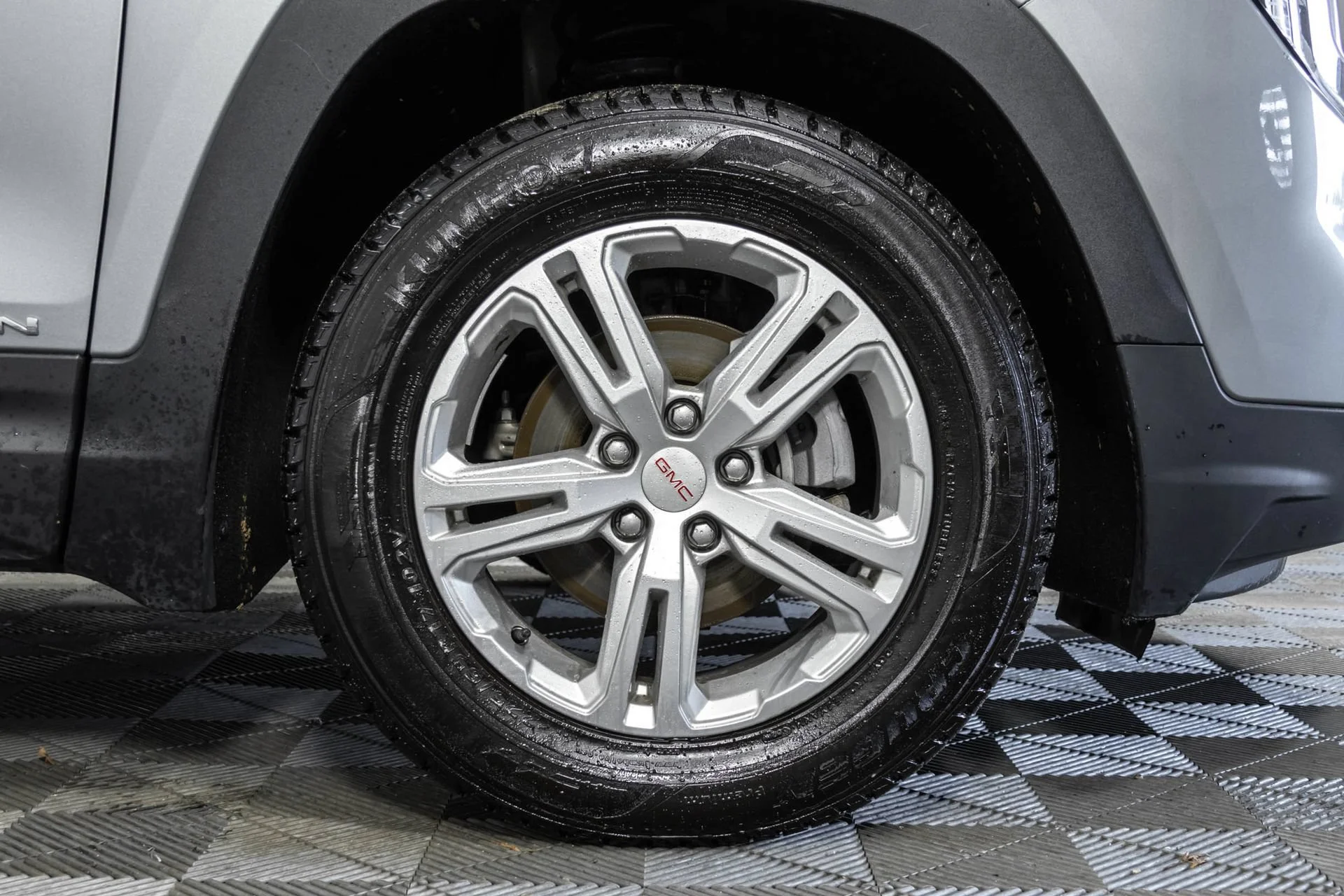 Used 2024 Sterling Metallic GMC SLE image 42