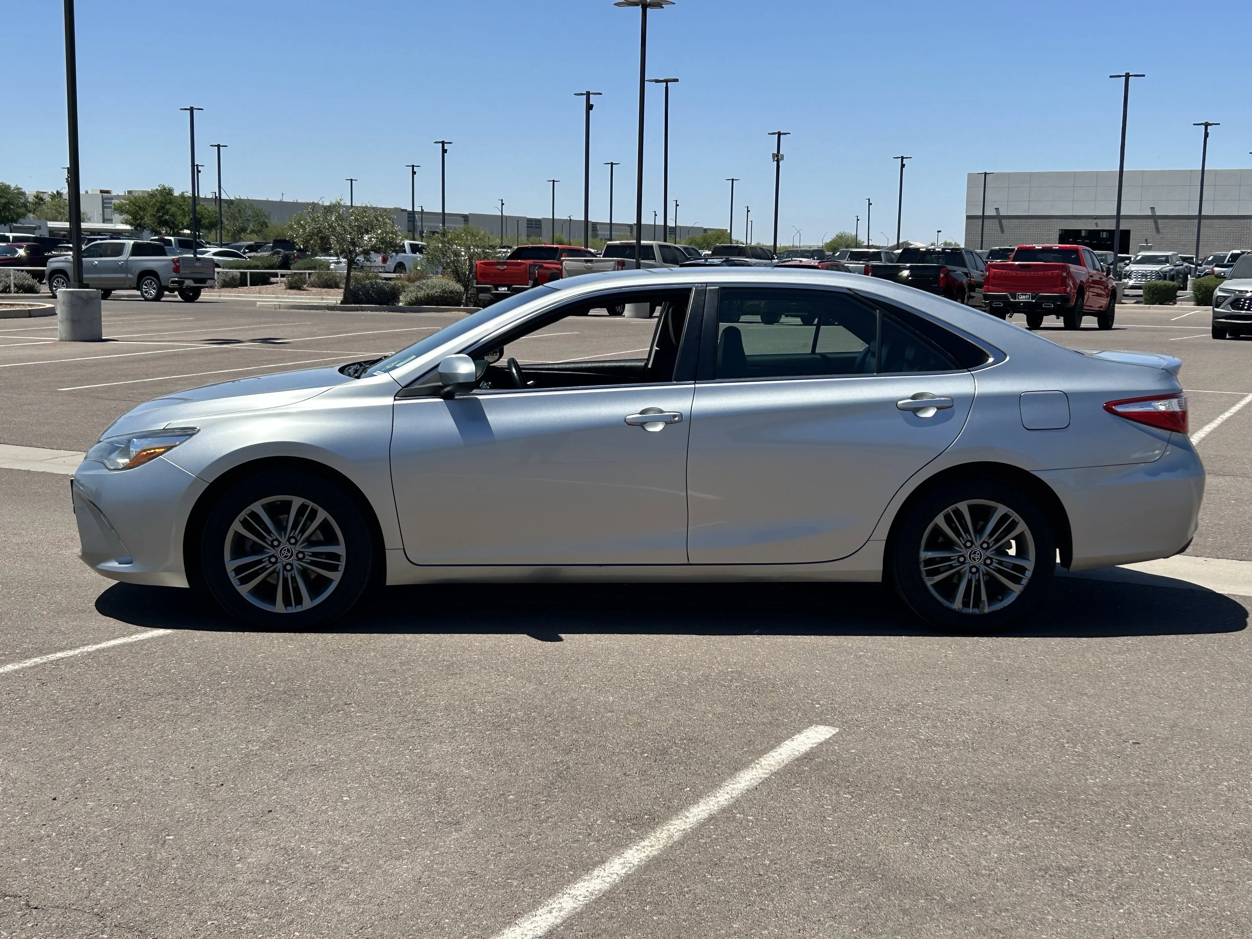 Used 2015 Toyota Camry SE with VIN 4T1BF1FK2FU086902 for sale in Avondale, AZ