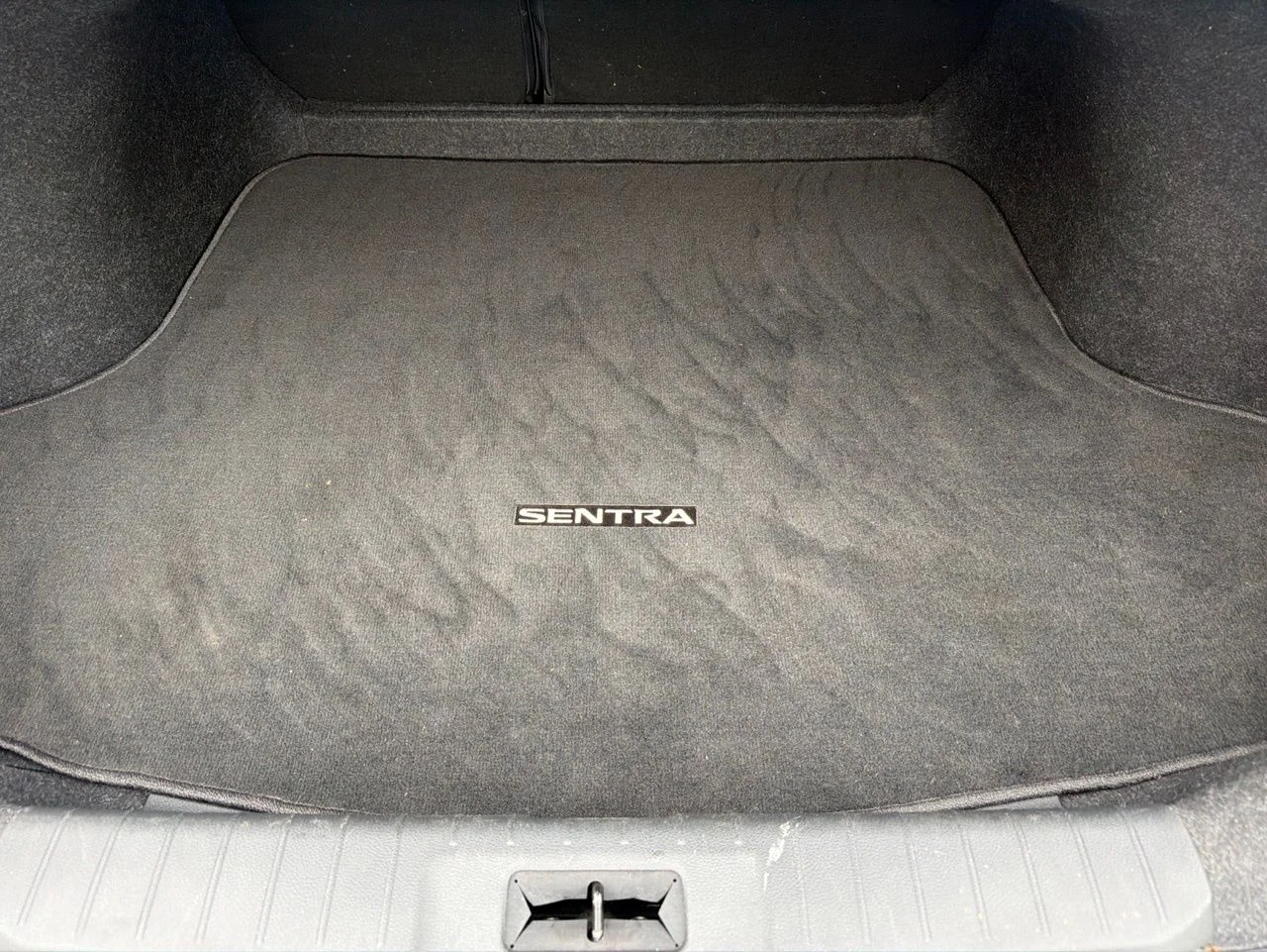 Used 2020 Black Nissan SR image 17
