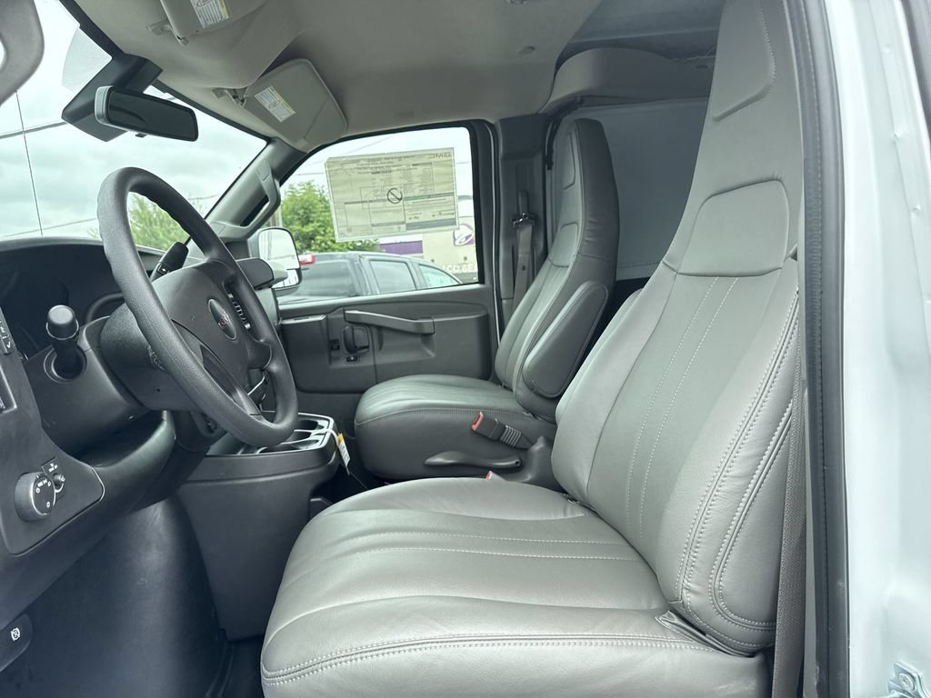 New 2025 Summit White GMC Work Van image 17
