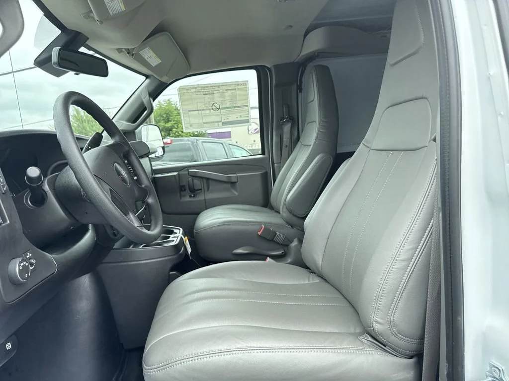 New 2025 Summit White GMC Work Van image 17