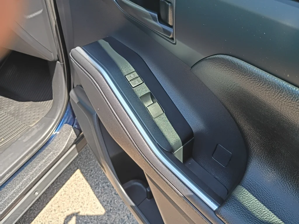 Used 2020 Blueprint Toyota LE image 9