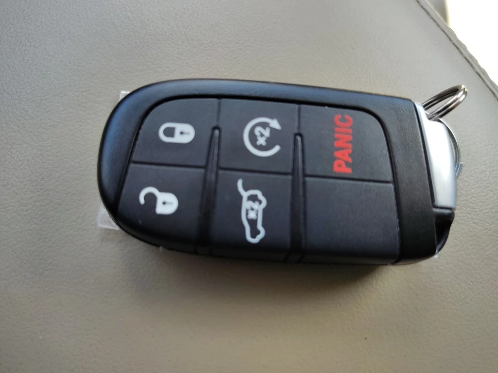 Used 2020 Velvet Red Pearlcoat Jeep Overland image 27