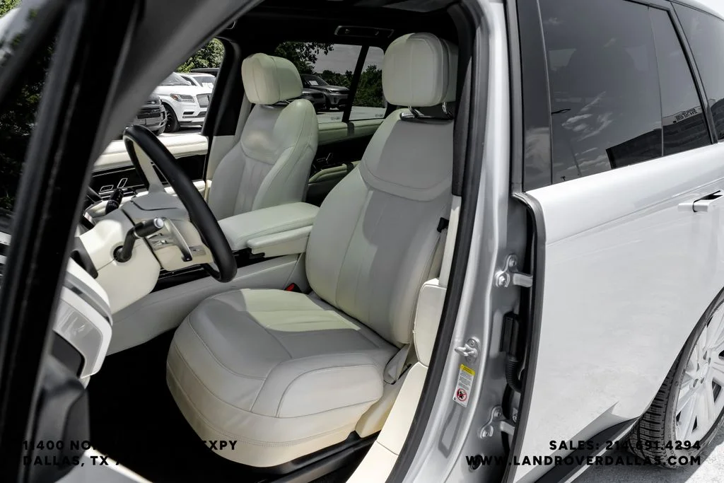 Used 2023 Hakuba Silver Metallic Land Rover SE image 36