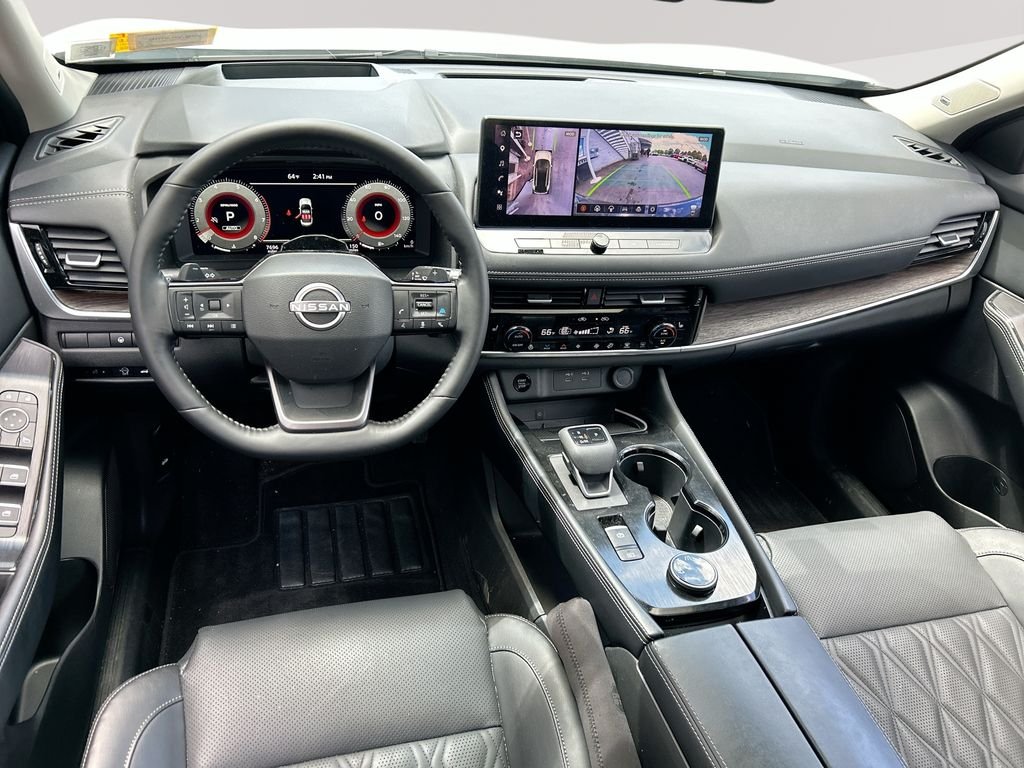 Used 2025 White Nissan Platinum image 25