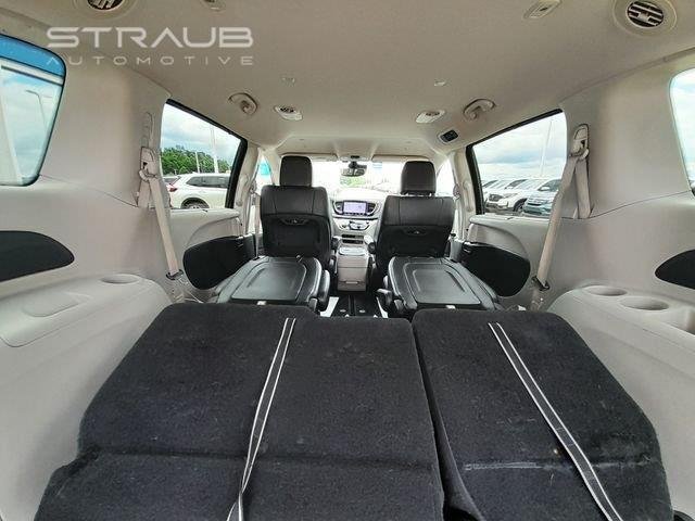Used 2022 Brilliant Black Crystal Pearlcoat Chrysler Touring L image 51