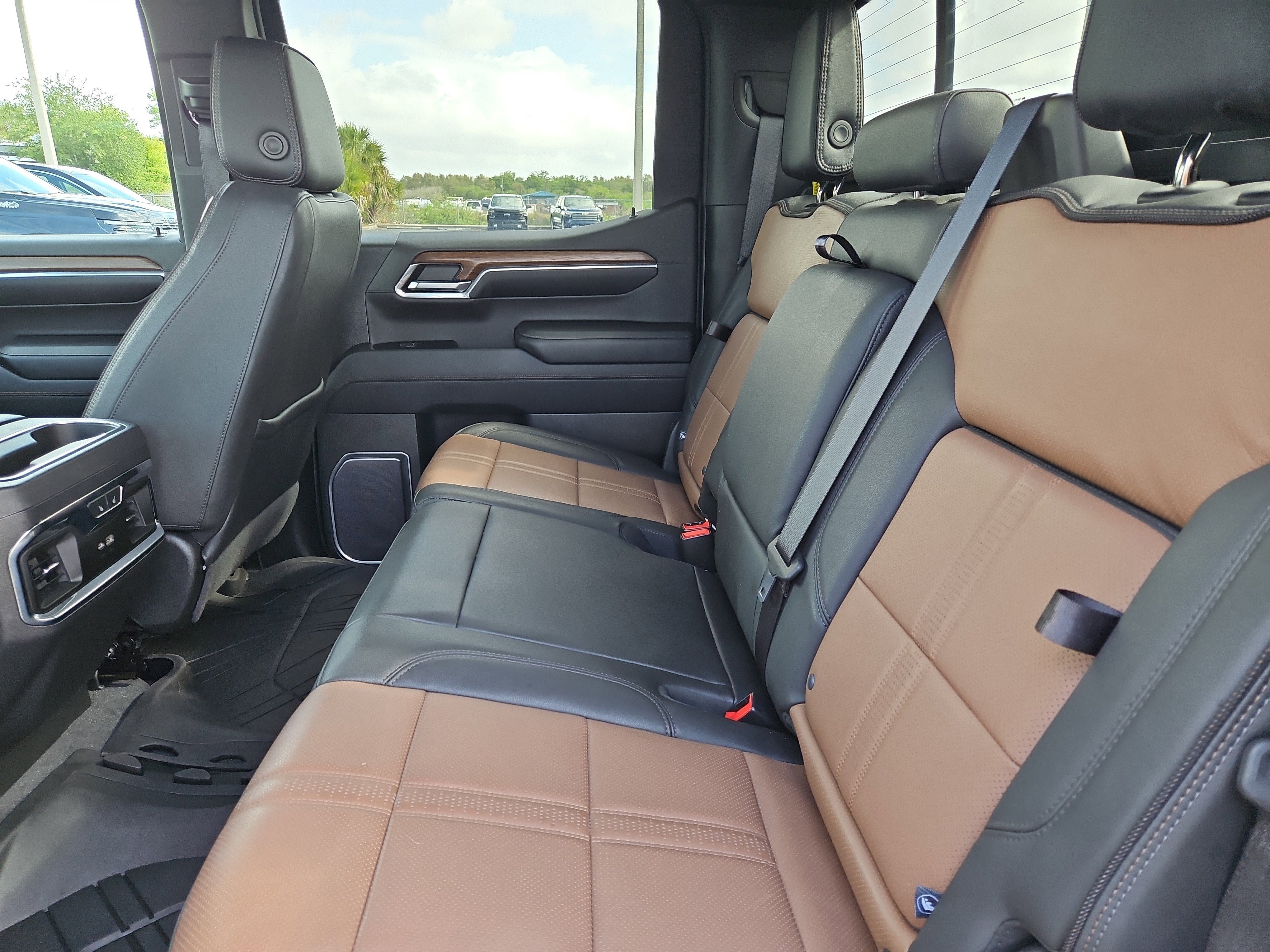 Used 2023 Iridescent Pearl Tricoat Chevrolet High Country image 14