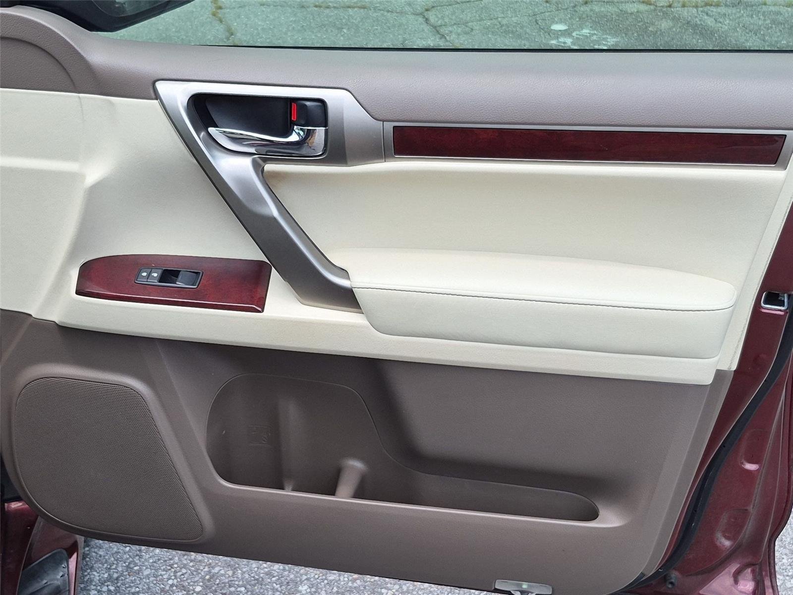 Used 2015 Claret Mica Lexus  image 37