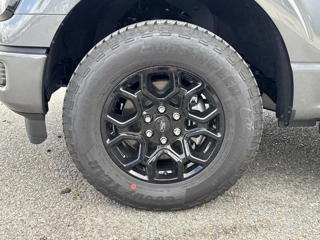 New 2026 Carbonized Gray Metallic Ford XLT image 3