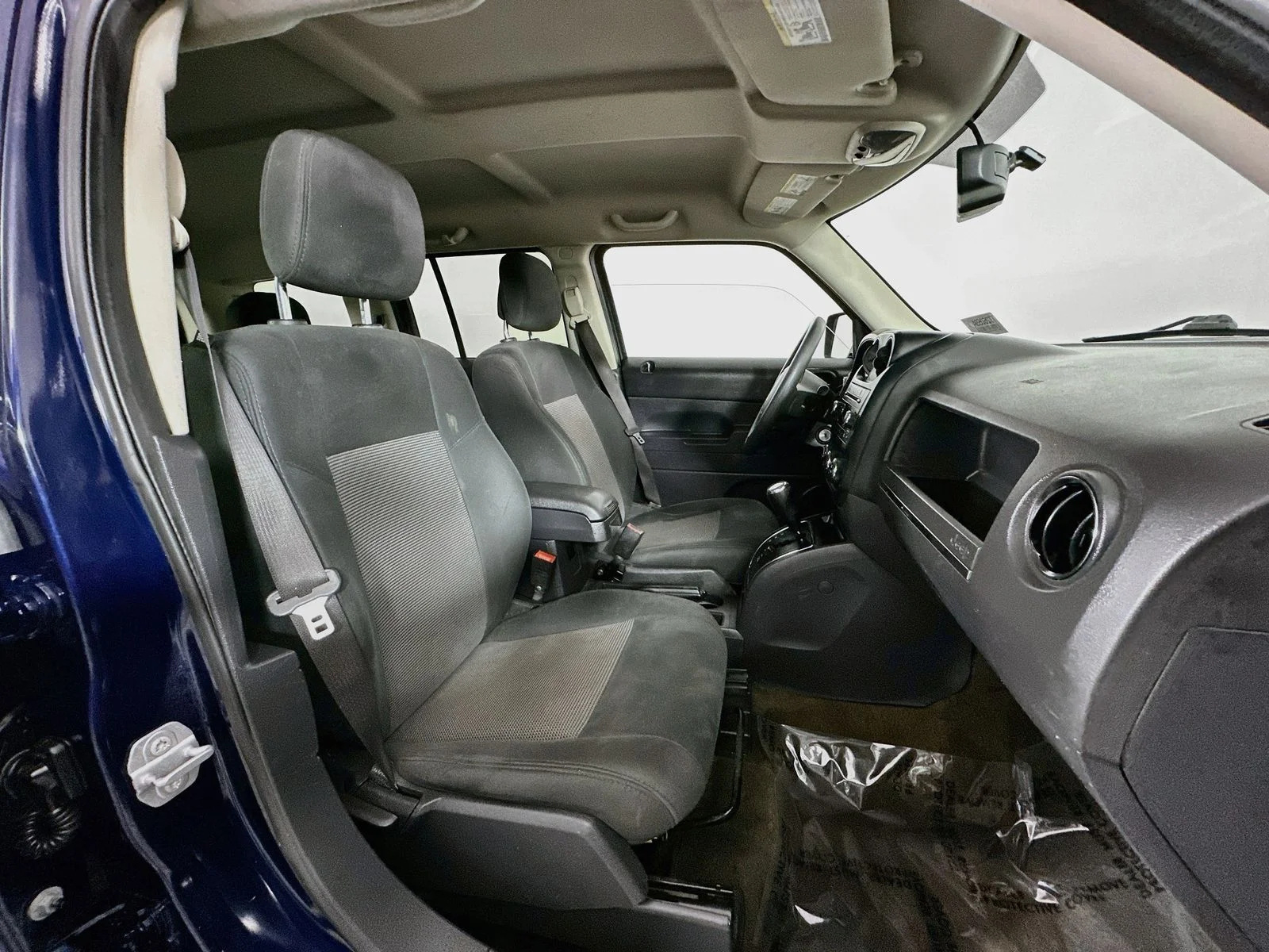 Used 2017 Blue Jeep Sport image 23