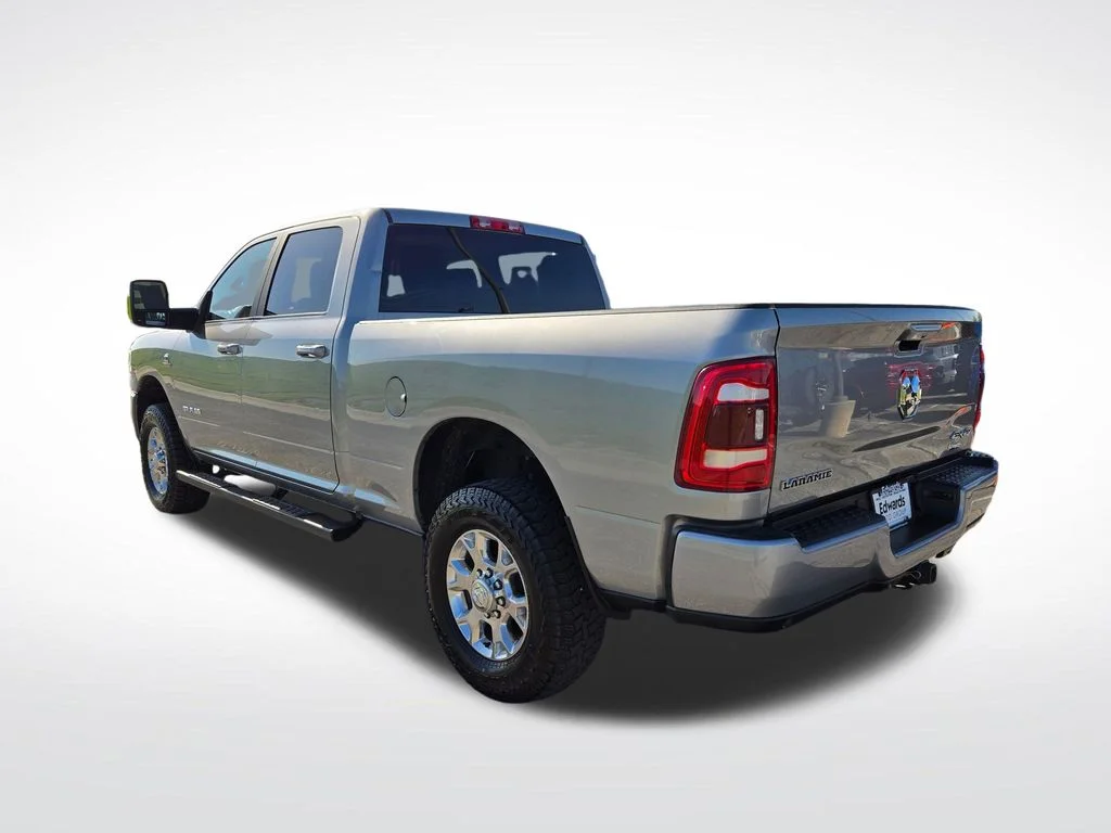 Used 2023 Silver Ram Laramie image 8