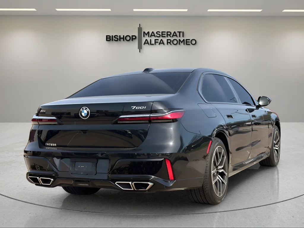 2025 BMW 7 Series 760i - Photo 6