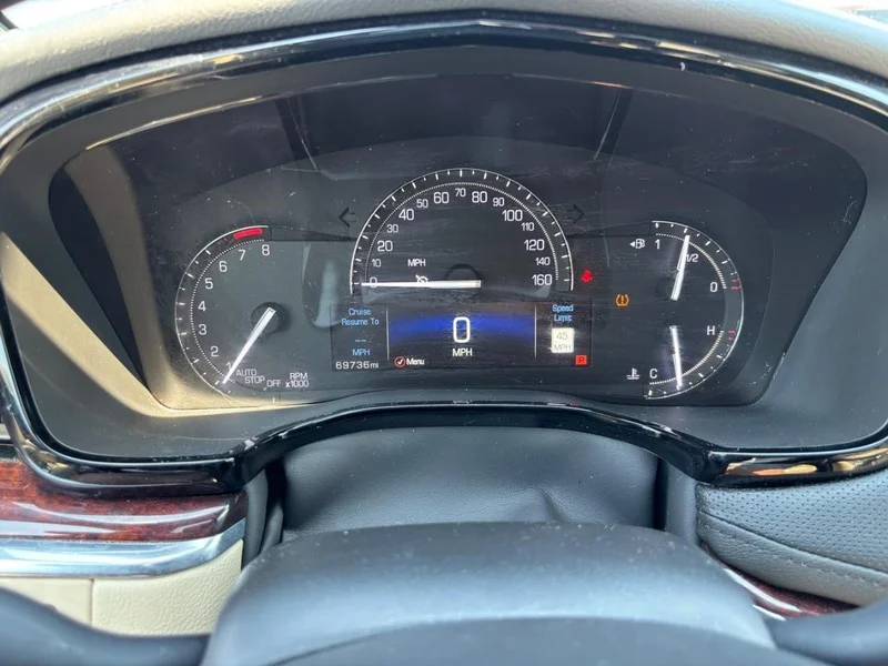 Used 2019 Crystal White Tricoat Cadillac Premium Luxury FWD image 18