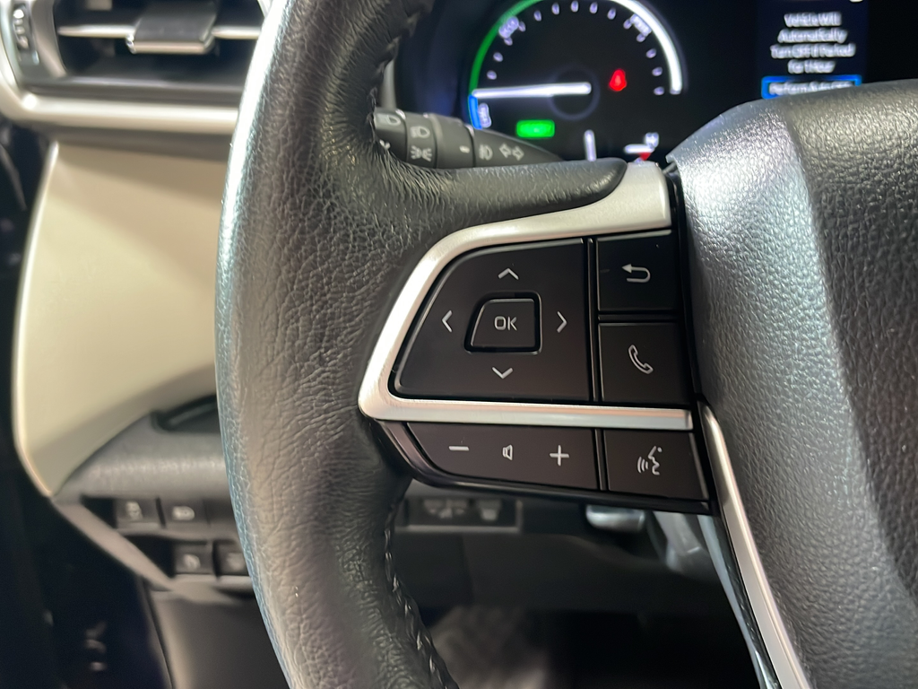 Used 2022  Toyota XLE image 16
