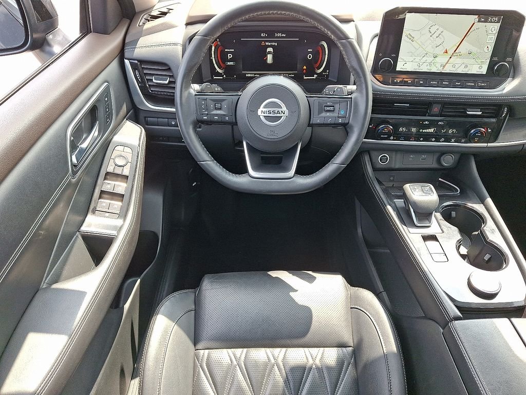 Used 2021 Black Nissan Platinum image 12