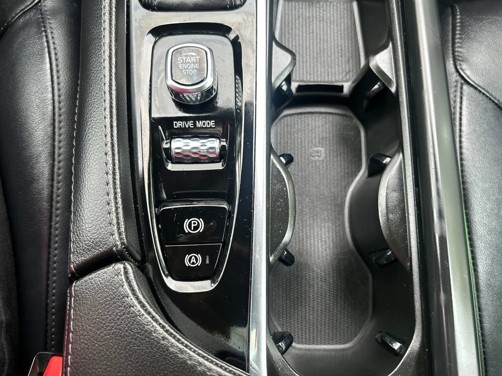 2020 Volvo XC90 Momentum - Photo 29