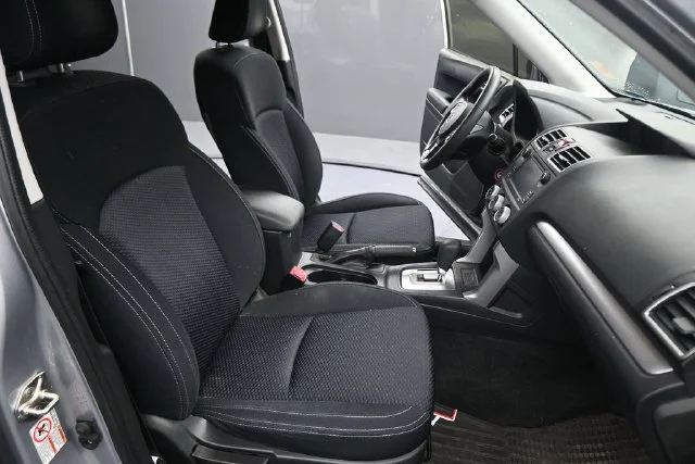 Used 2018 Silver Subaru 2.5i image 14