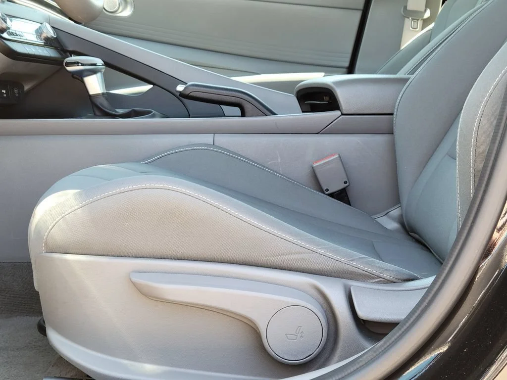 Used 2024 Black Hyundai SEL image 21