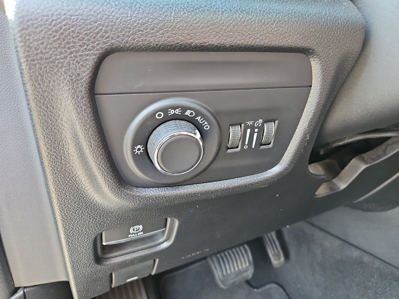 Used 2024 White Jeep Altitude image 22