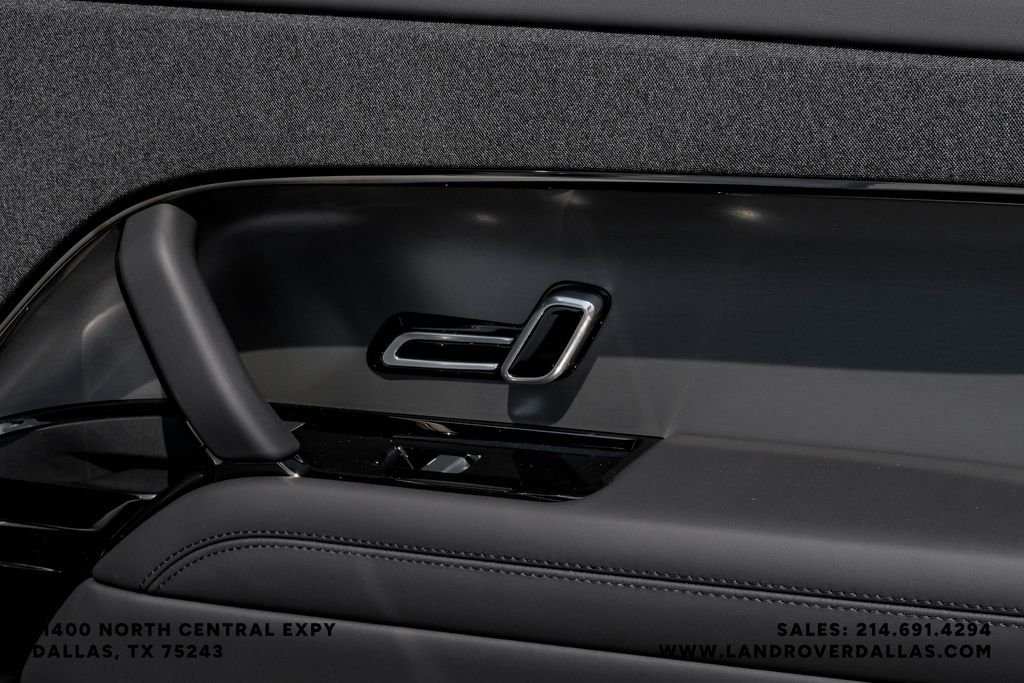 New 2026 Ostuni Pearl Wht Prem Met Land Rover Dynamic SE image 49