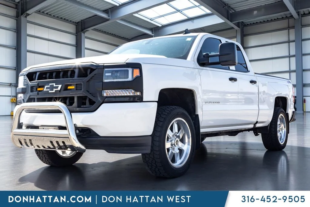 2017 Chevrolet Silverado 1500 Custom 4X4 Double Cab Std Box's photo