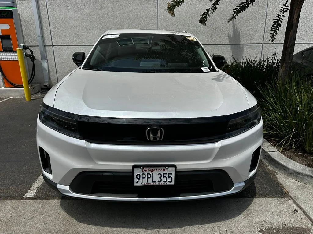 Used 2024 White Honda EX image 3