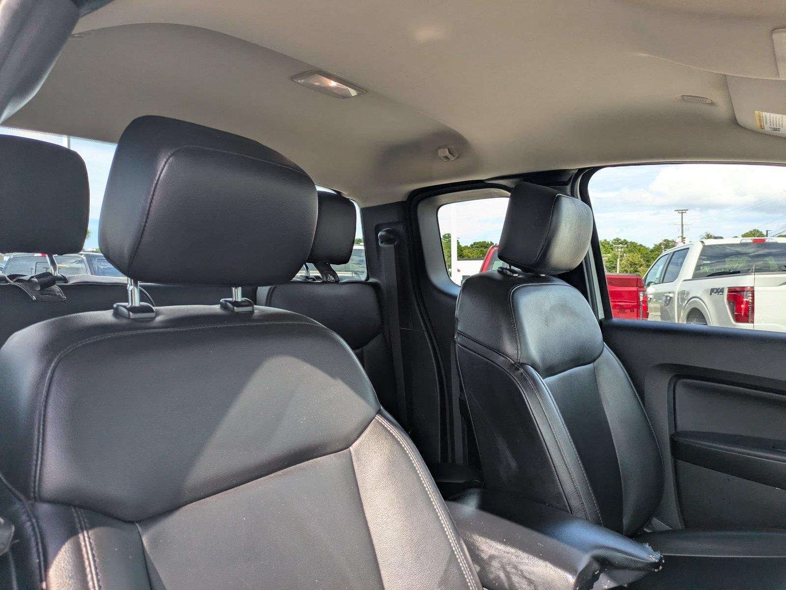 Used 2019  Ford XL image 24