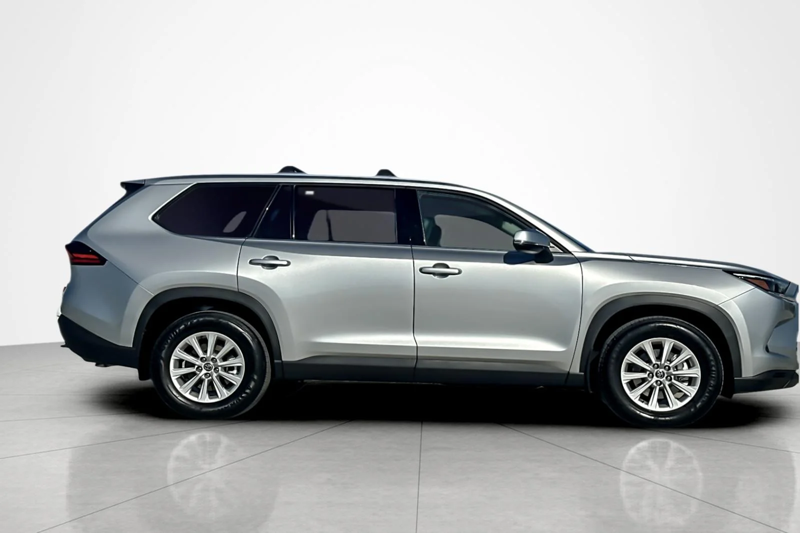Certified Used 2026 CELESTIAL SILVER MET Toyota XLE image 6