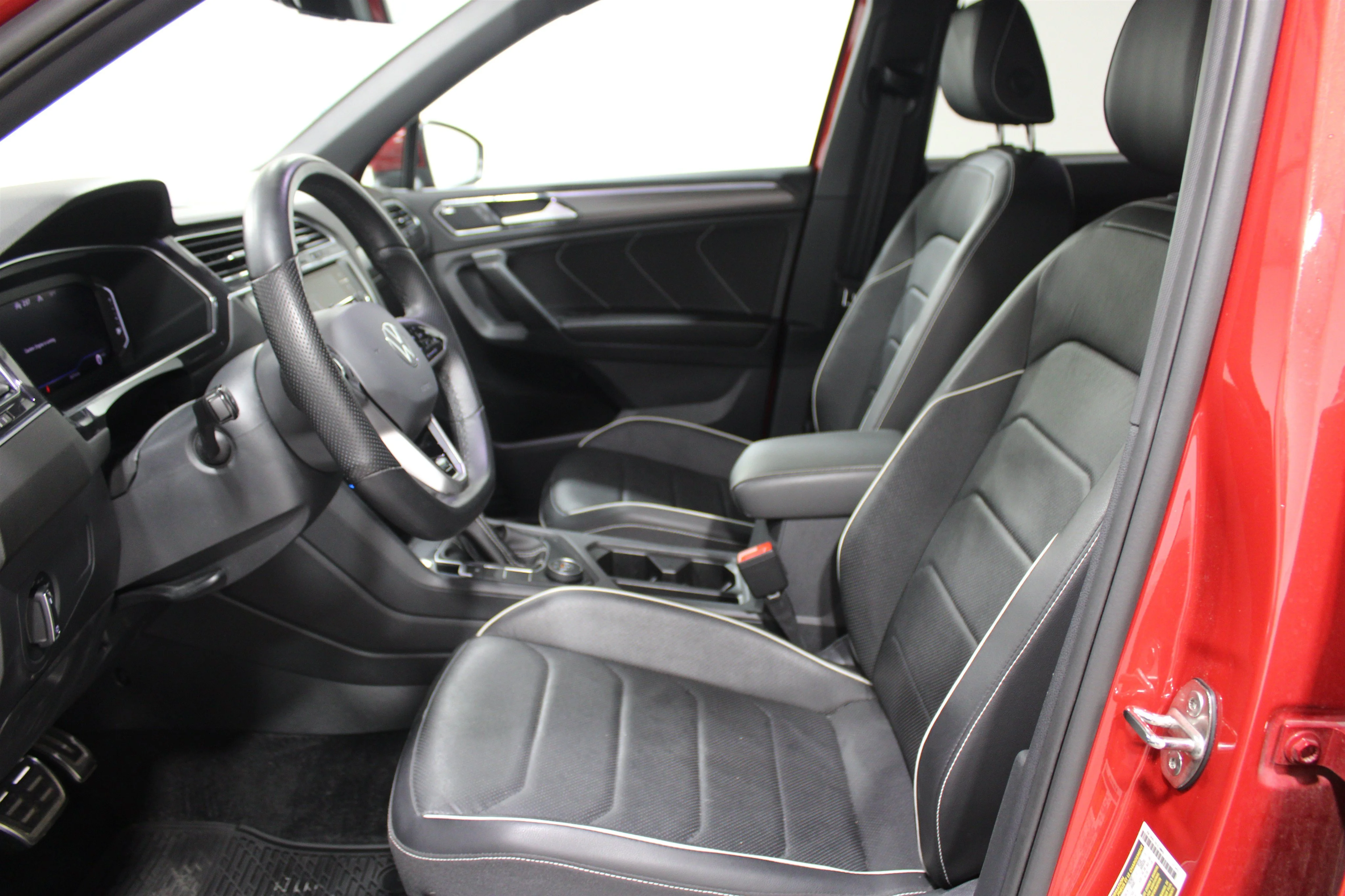 Used 2024 Kings Red Metallic Volkswagen SEL R-Line image 3