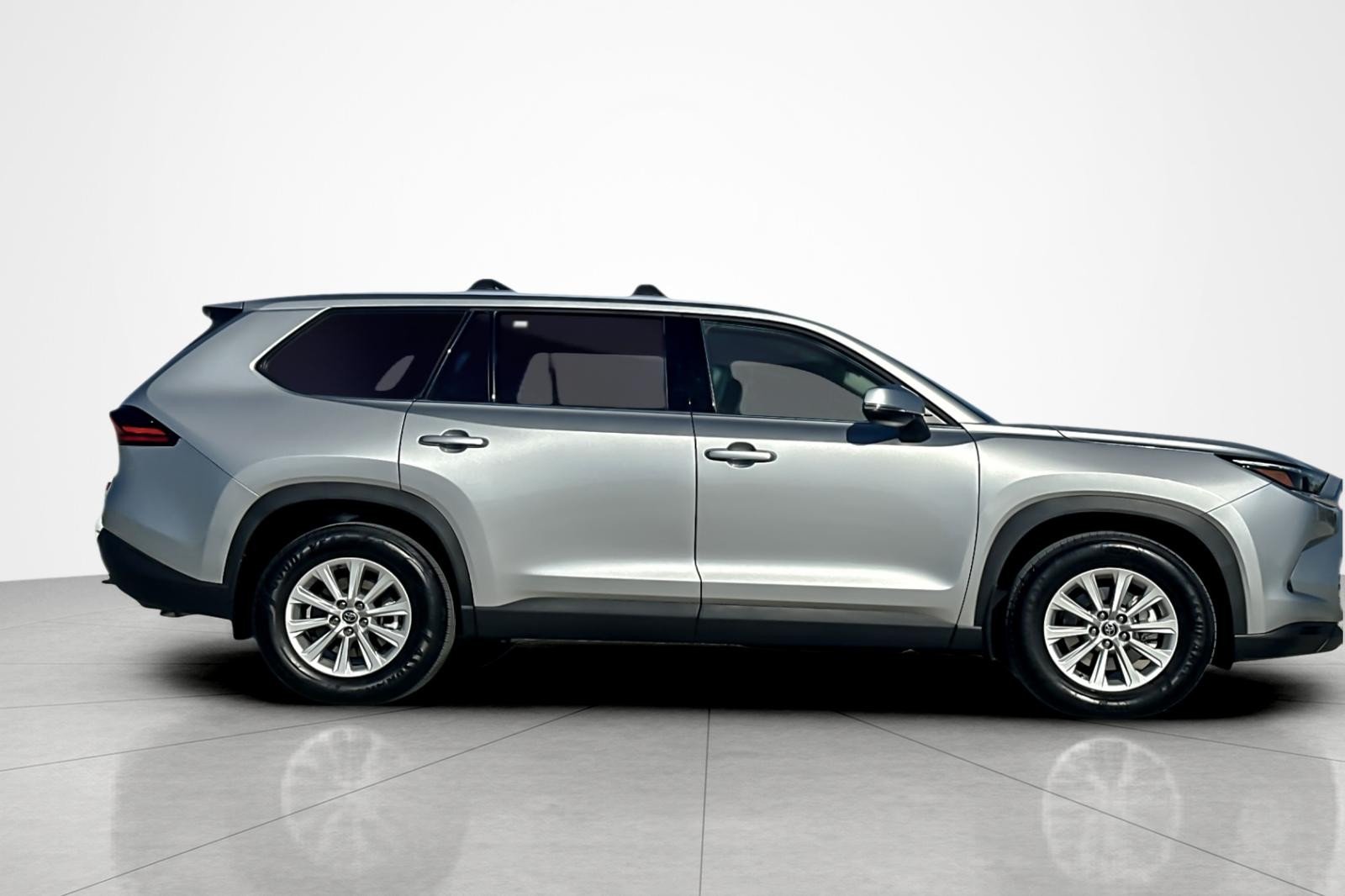 Used 2026 CELESTIAL SILVER MET Toyota XLE image 6
