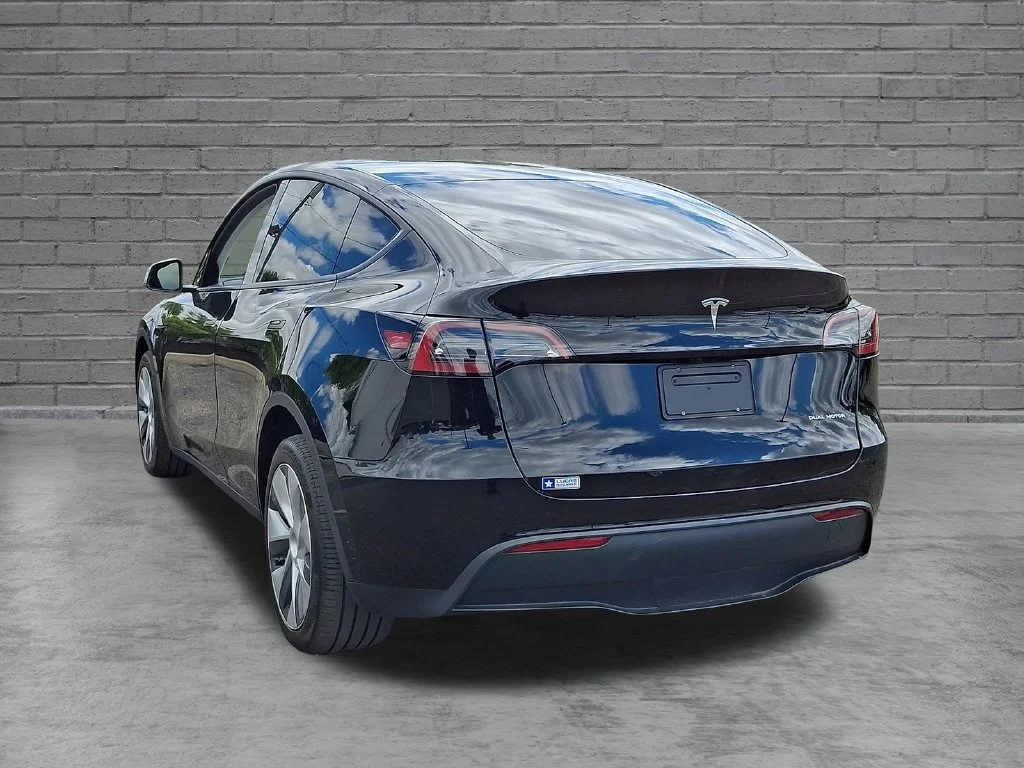 Used 2023  Tesla Long Range image 8