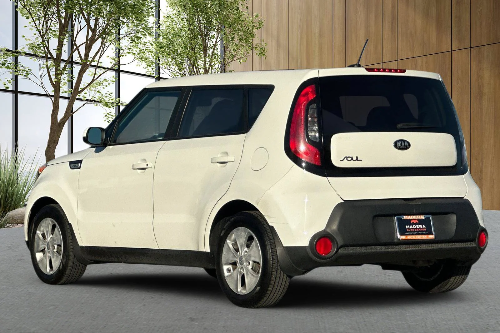 Used 2016 White Kia Base image 6