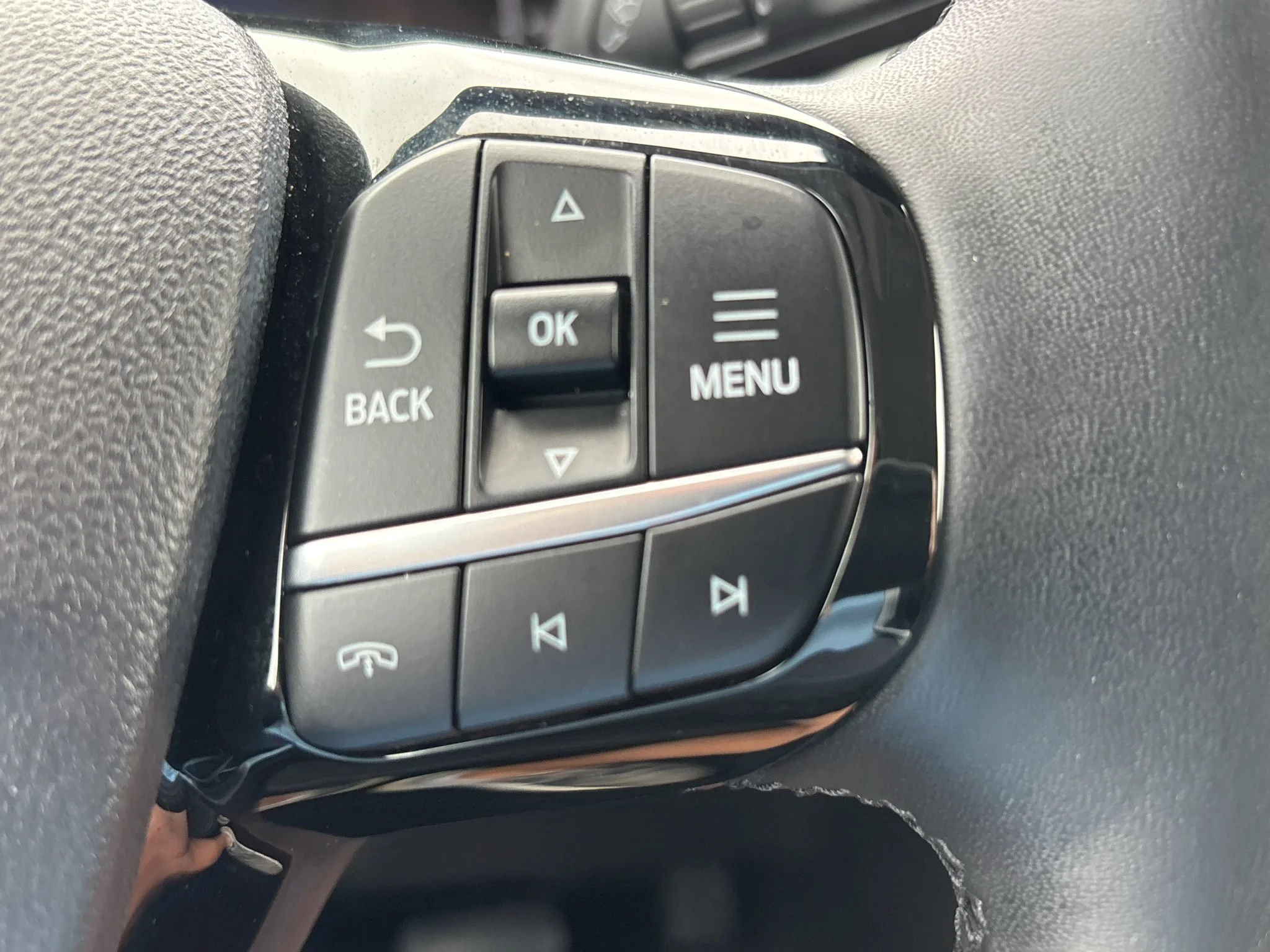 Used 2025 Agate Black Metallic Ford Active image 17
